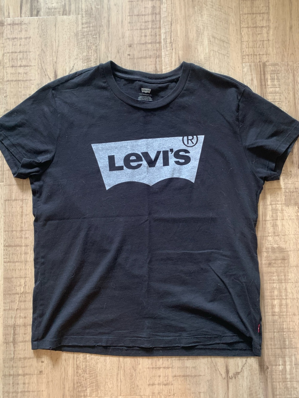 100% Cotton Levi’s Distressed Edges T-shirt